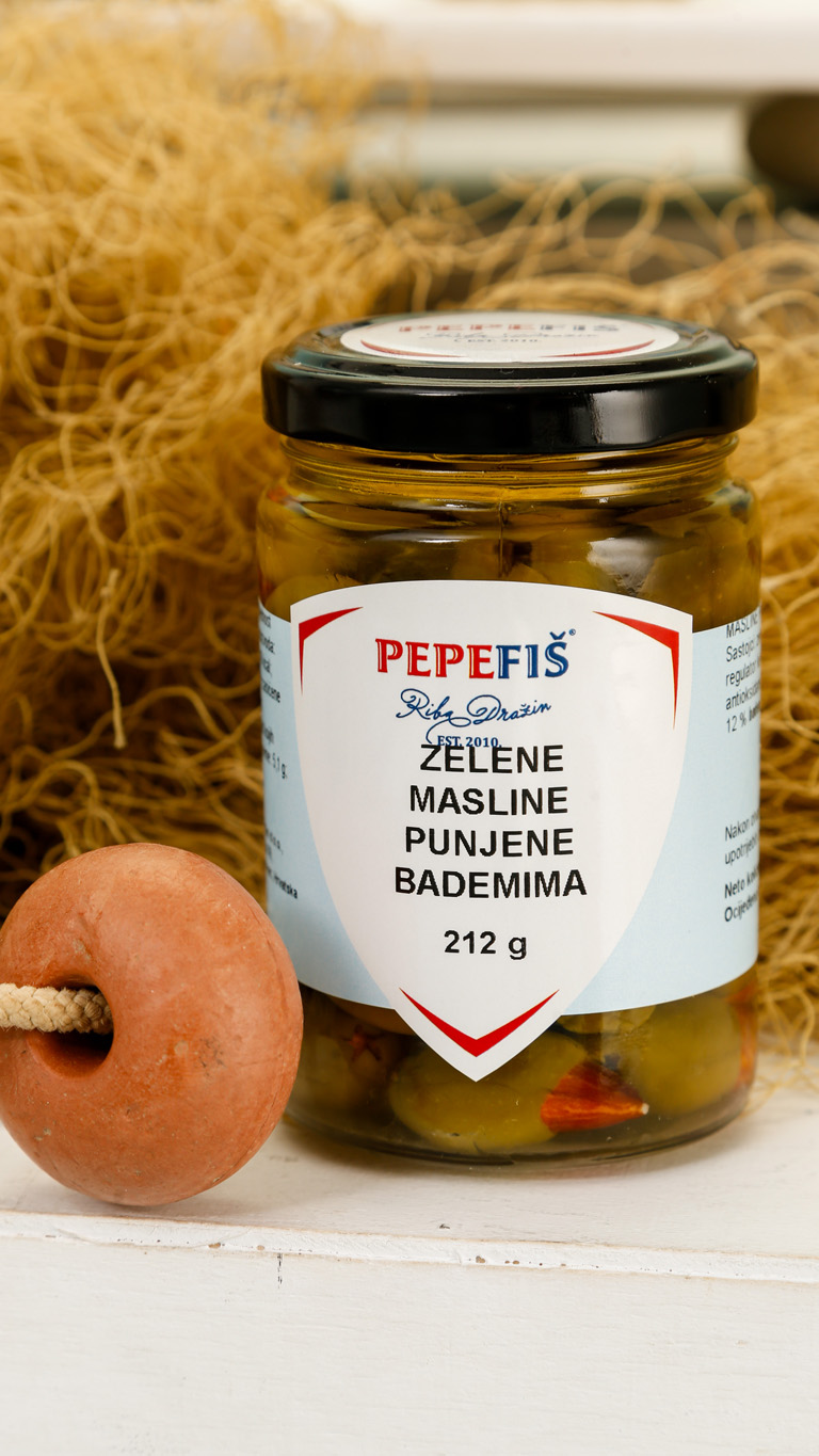 zelene-masline-punjene-bademima